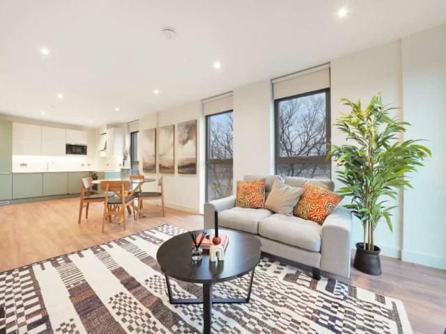 Apartment for rent in Pachesham Park, Surrey