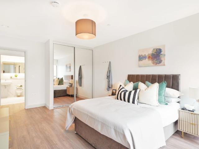Apartment for rent in Pachesham Park, Surrey