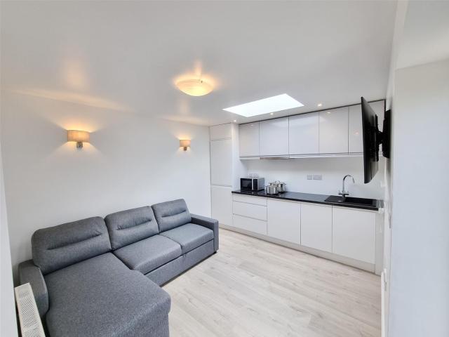 Apartment for rent in London Borough of Croydon, Waddon