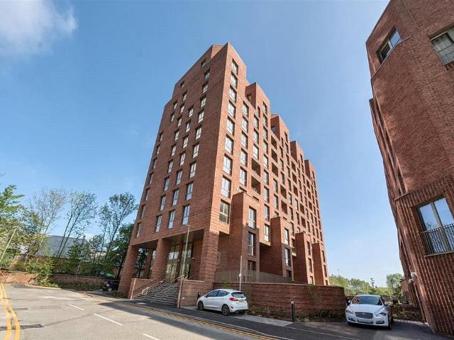 Apartment for rent in Gorse Hill, Trafford Park