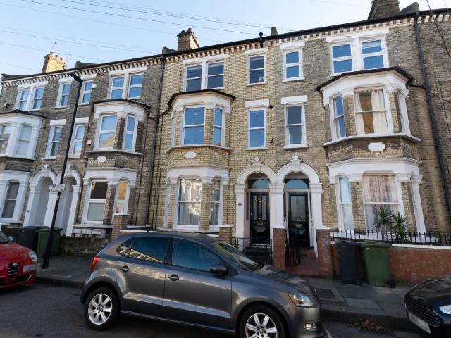 Apartment for rent in Stockwell, Greater London