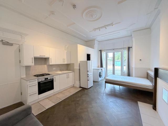 Apartment for rent in London Borough of Ealing, Greater London
