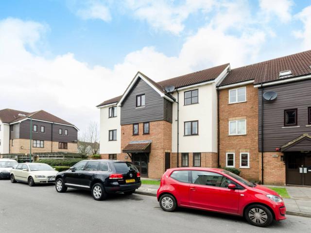 Apartment for rent in Alperton, Greater London
