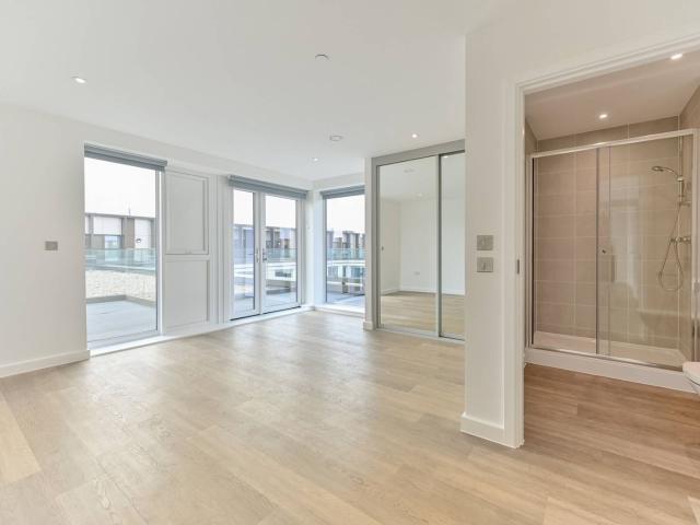 Apartment for rent in Ashley Park, Surrey