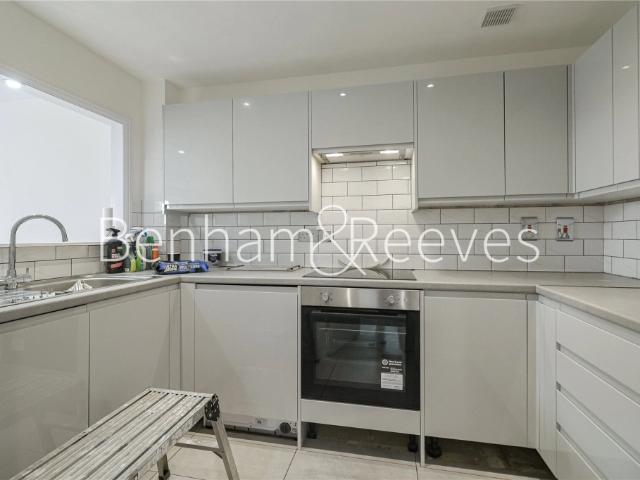 Apartment for rent in Wards Wharf Approach, Greater London