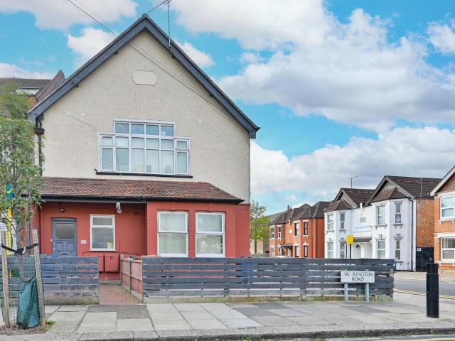 Apartment for rent in Greenhill, Greater London