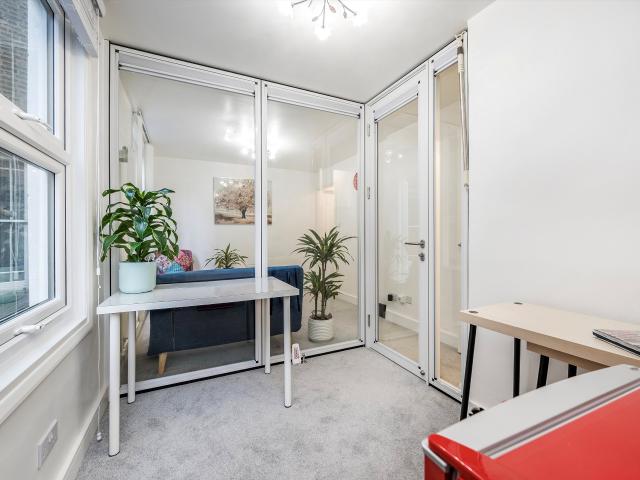 Apartment for rent in Abbots Manor Estate, Greater London