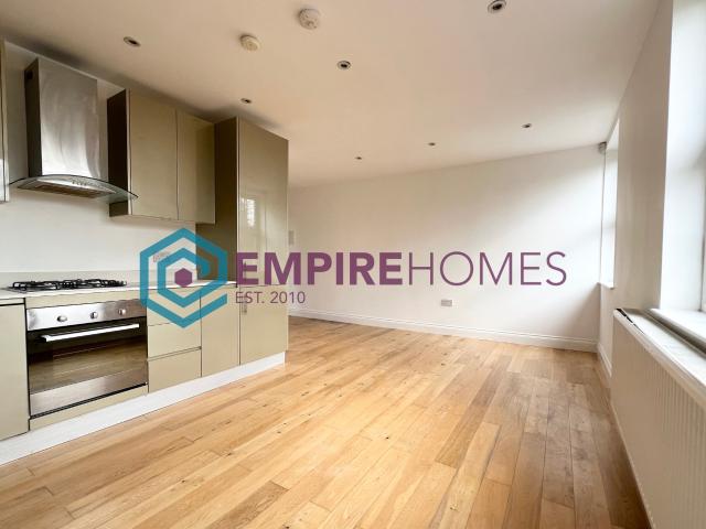 Apartment for rent in Bush Hill Park, Greater London
