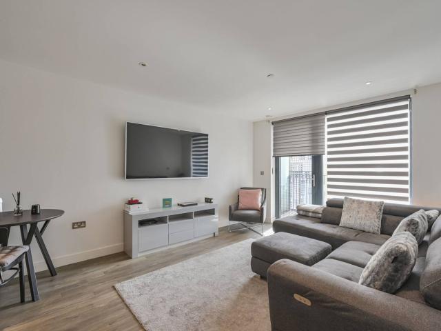 Apartment for rent in London Borough of Hounslow, Strand
