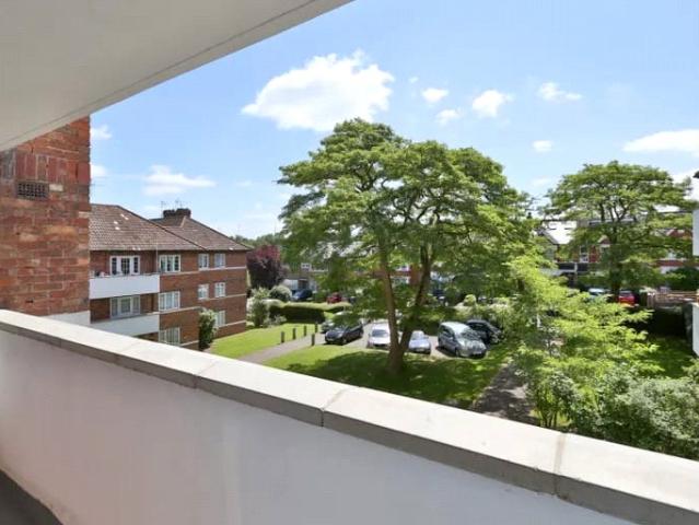 Apartment for rent in Colney Hatch, Greater London