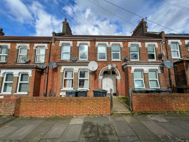 Apartment for rent in Victoria, Greater London