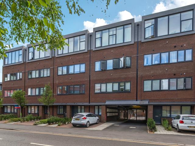 Apartment for rent in Horsell, Woking