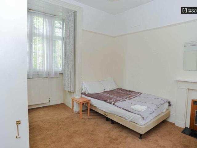 Apartment for rent in Lyons, Greater London
