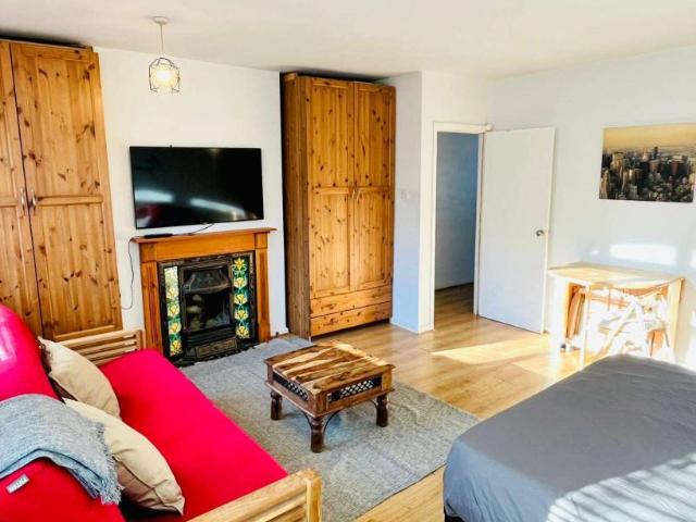 Apartment for rent in Lyons, Greater London