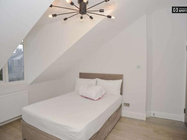Apartment for rent in Lyons, Greater London