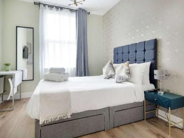 Apartment for rent in Lyons, Greater London
