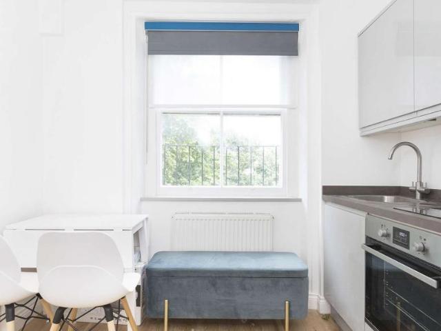Apartment for rent in Lyons, Greater London