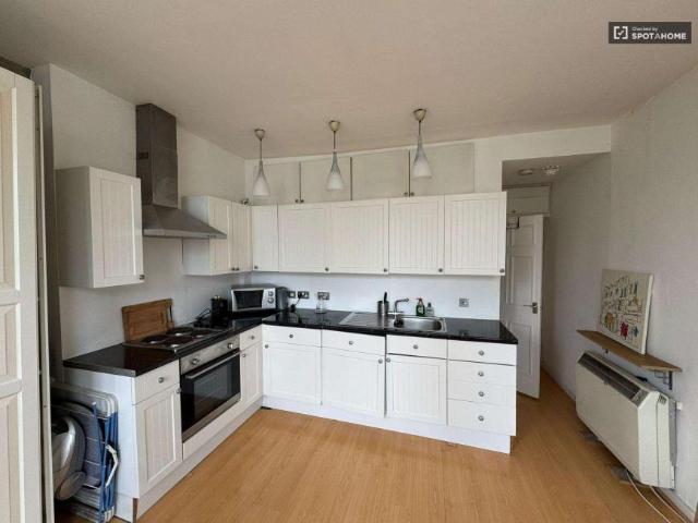 Apartment for rent in Lyons, Greater London