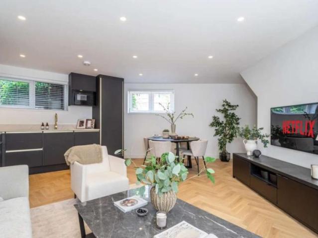 Apartment for rent in Lyons, Greater London