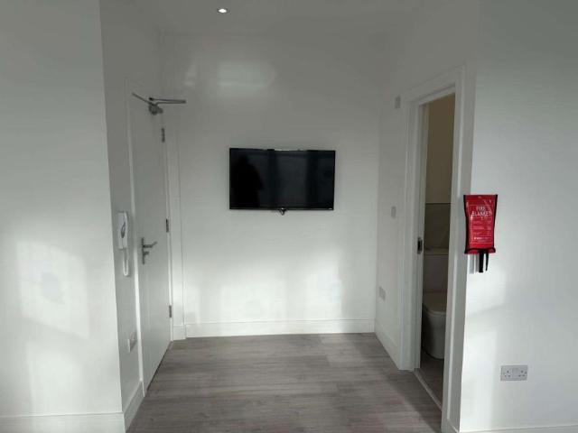 Apartment for rent in Lyons, Greater London