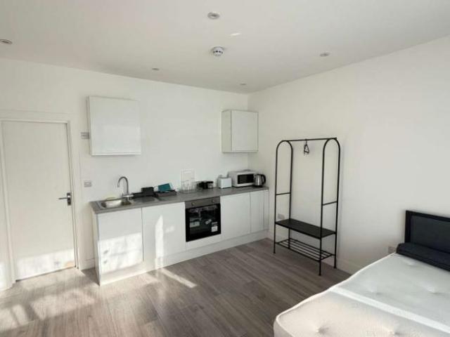 Apartment for rent in Lyons, Greater London