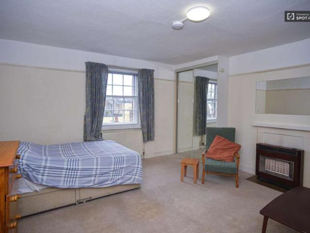 Apartment for rent in Lyons, Greater London