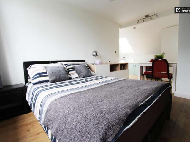 Apartment for rent in Lyons, Greater London
