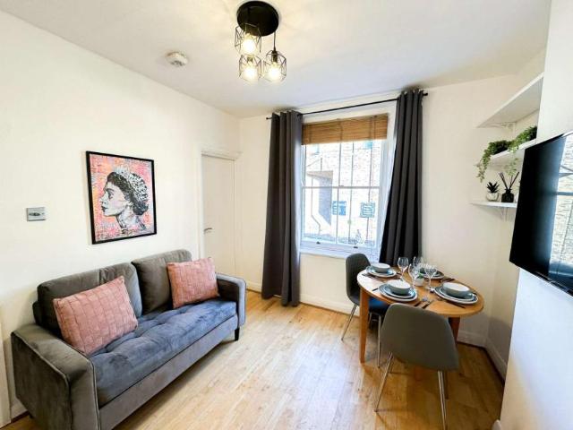 Apartment for rent in Lyons, Greater London