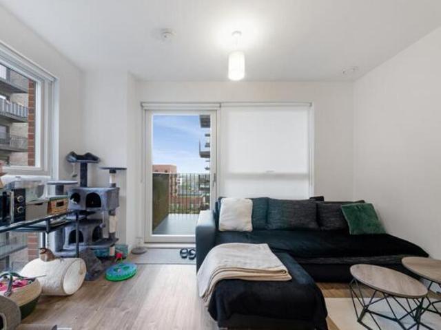 Apartment for sale in Plashet, Greater London
