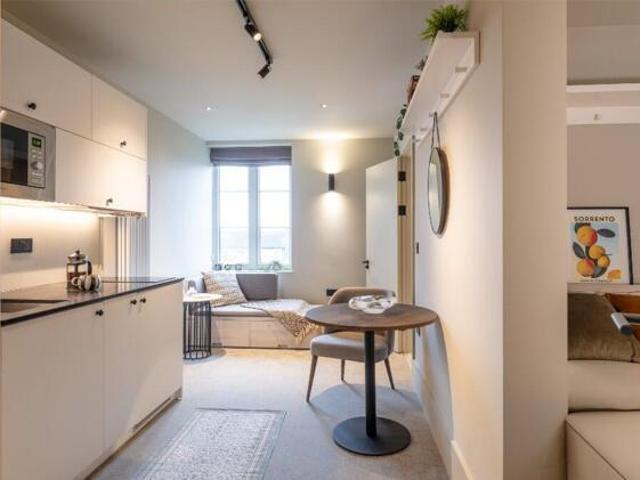 Apartment for rent in Southfields, Greater London