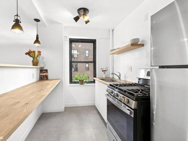 Apartment for sale in Arverne, New York