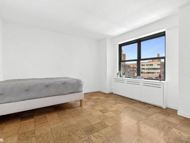 Apartment for sale in Arverne, New York