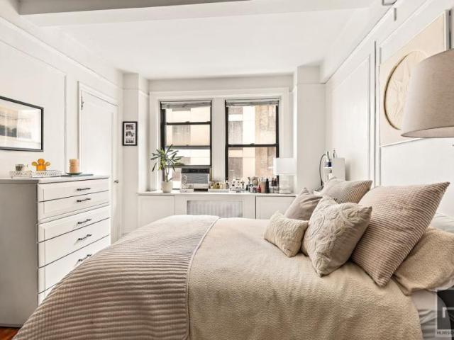 Apartment for sale in Arverne, New York