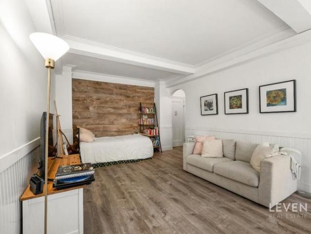 Apartment for sale in Arverne, New York