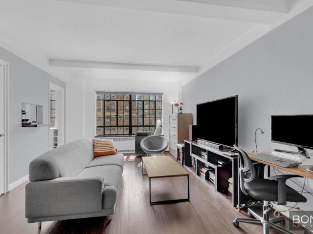 Apartment for sale in Manhattan Community Board 6, New York