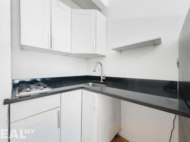 Apartment for sale in Arverne, New York