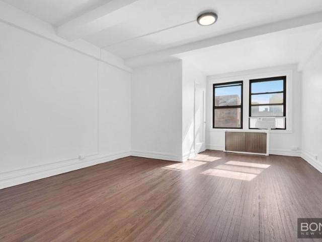 Apartment for sale in Arverne, New York