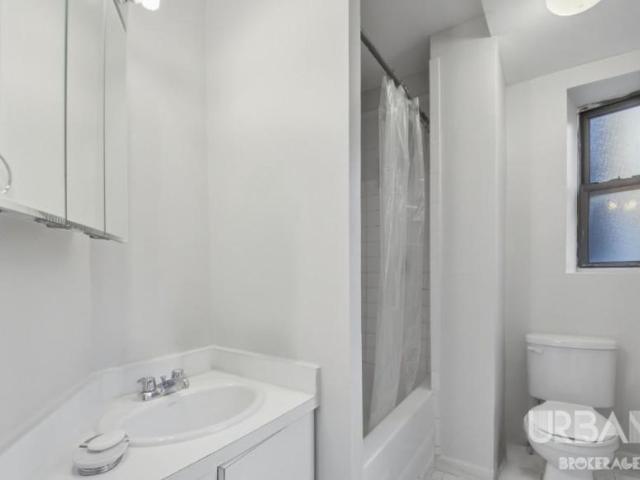 Apartment for sale in Arverne, New York