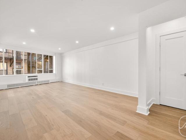 Apartment for sale in Arverne, New York