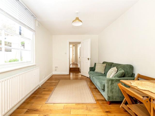 Apartment for rent in Balfour Of Burleigh Estate, Greater London