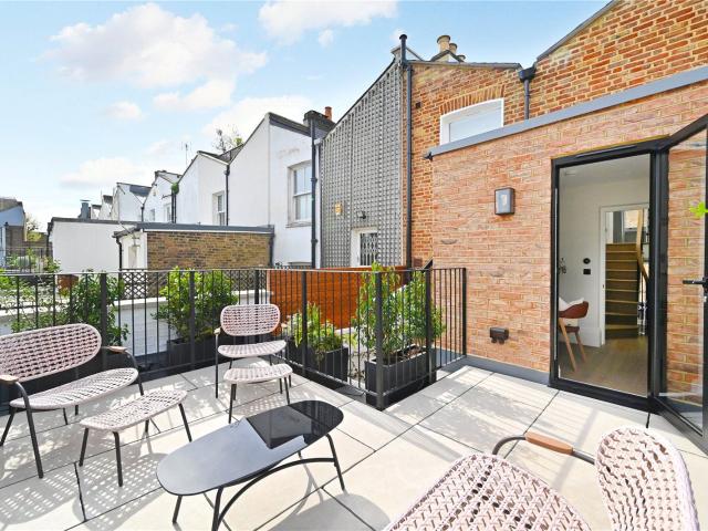 Apartment for rent in North Kensington, Greater London