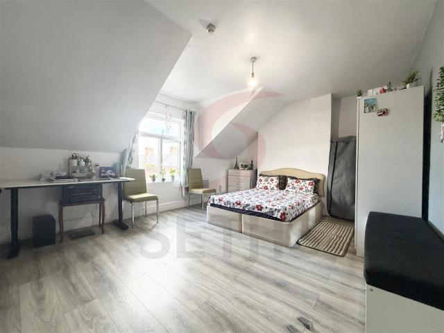 Studio for rent in Clarendon Park, Leicester