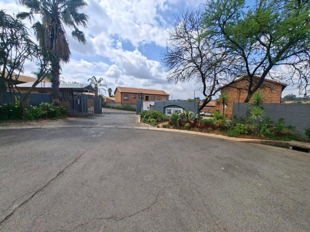 Apartment for rent in Wilgeheuwel, Roodepoort