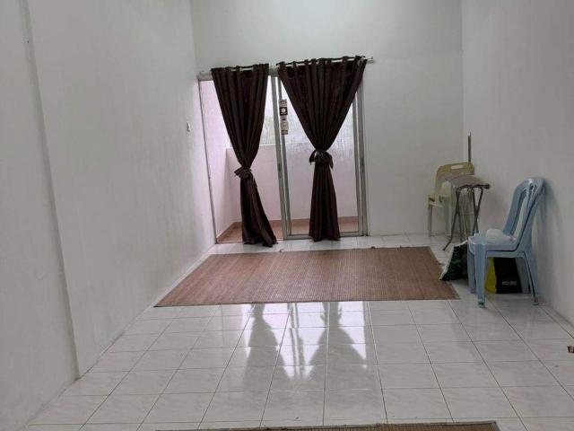 Room for rent in Petaling, Alam Impian