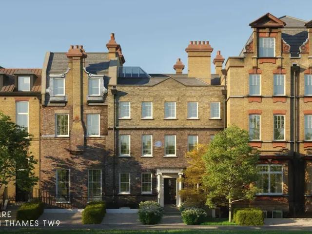 Apartment for sale in Kew, Greater London