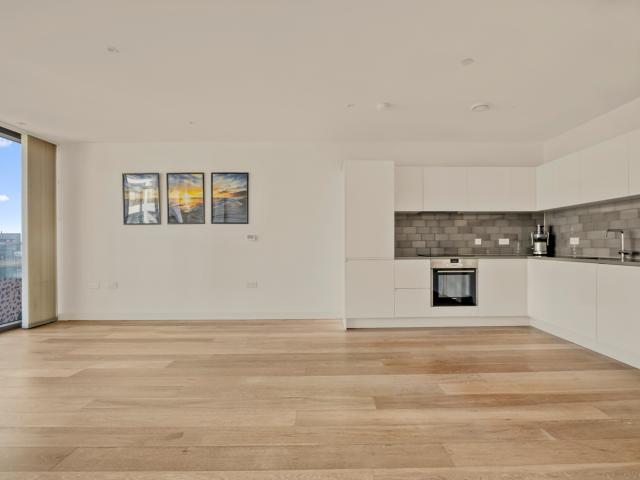 Apartment for rent in Silvertown, Greater London