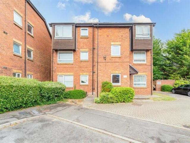 Apartment for sale in Slough, Cippenham