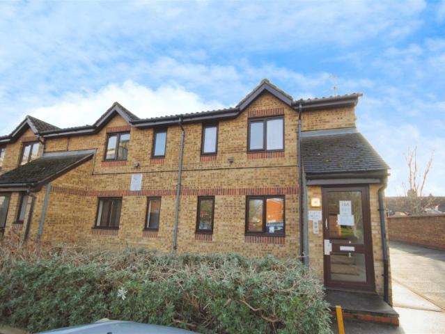 Apartment for rent in Mowat Industrial Estate, Watford