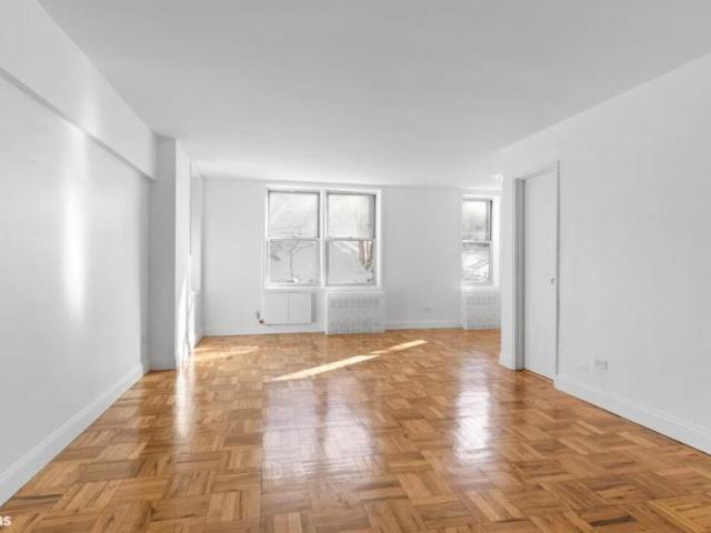 Apartment for sale in Queens, Arverne