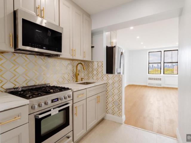 Apartment for sale in Queens, Arverne